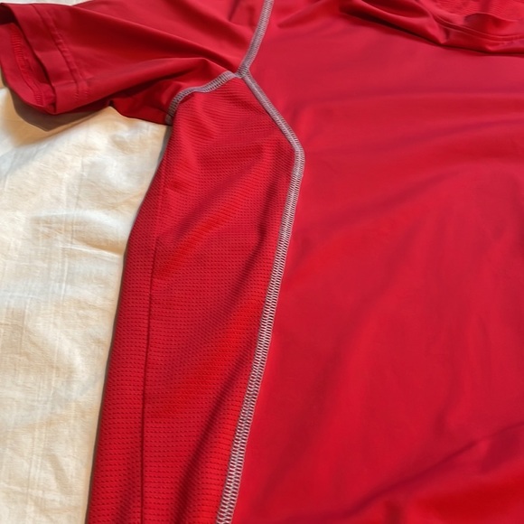 Under Armour Red Heat Gear Fitted Athletic Shirt. Medium - Picture 4 of 6
